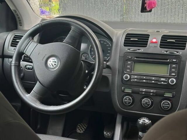 Черный Фольксваген Гольф, объемом двигателя 1.4 л и пробегом 260 тыс. км за 4900 $, фото 7 на Automoto.ua