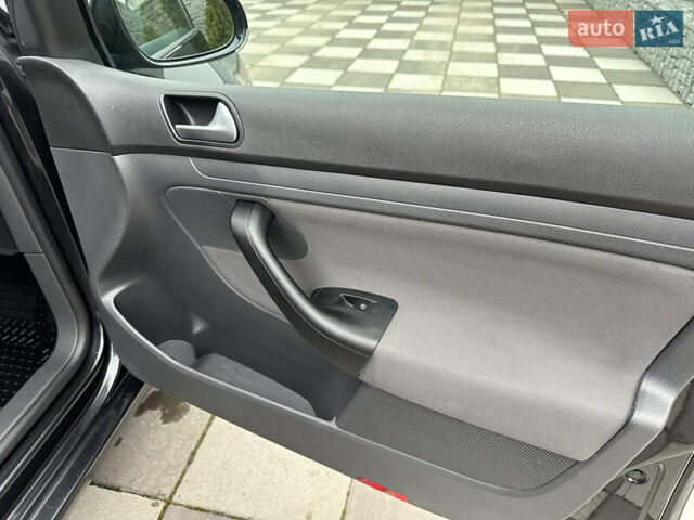 Черный Фольксваген Гольф, объемом двигателя 1.4 л и пробегом 187 тыс. км за 6500 $, фото 55 на Automoto.ua