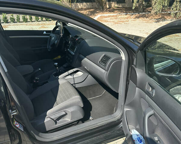 Чорний Фольксваген Гольф, об'ємом двигуна 1.6 л та пробігом 283 тис. км за 6400 $, фото 10 на Automoto.ua