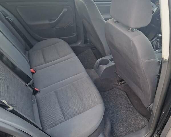 Фольксваген Гольф 2006 в Могилев-Подольском на Automoto.ua Черный Фольксваген Гольф, объемом двигателя 1.6 л и пробегом 164 тыс. км за 5750 $, фото 11 на Automoto.ua