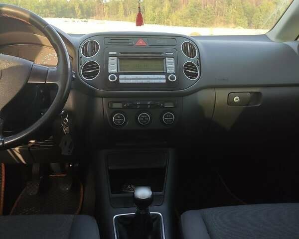 Черный Фольксваген Гольф, объемом двигателя 1.4 л и пробегом 212 тыс. км за 4900 $, фото 2 на Automoto.ua