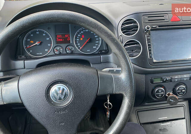 Чорний Фольксваген Гольф, об'ємом двигуна 1.6 л та пробігом 240 тис. км за 4700 $, фото 12 на Automoto.ua