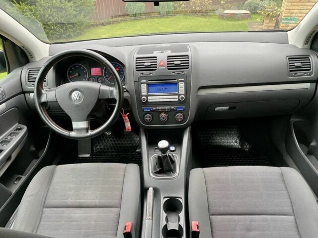 Чорний Фольксваген Гольф, об'ємом двигуна 1.4 л та пробігом 230 тис. км за 5777 $, фото 6 на Automoto.ua