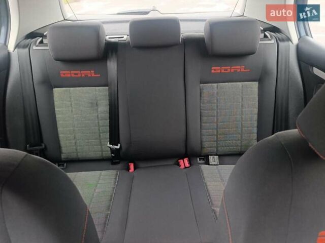 Черный Фольксваген Гольф, объемом двигателя 1.6 л и пробегом 202 тыс. км за 5999 $, фото 6 на Automoto.ua