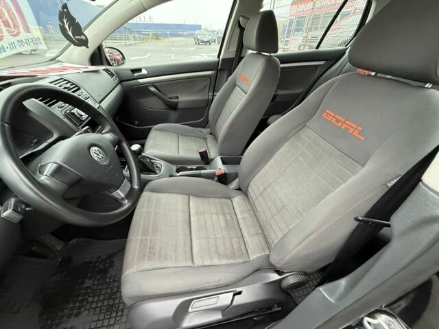 Черный Фольксваген Гольф, объемом двигателя 1.6 л и пробегом 265 тыс. км за 6300 $, фото 9 на Automoto.ua