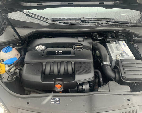 Черный Фольксваген Гольф, объемом двигателя 1.6 л и пробегом 211 тыс. км за 5900 $, фото 10 на Automoto.ua