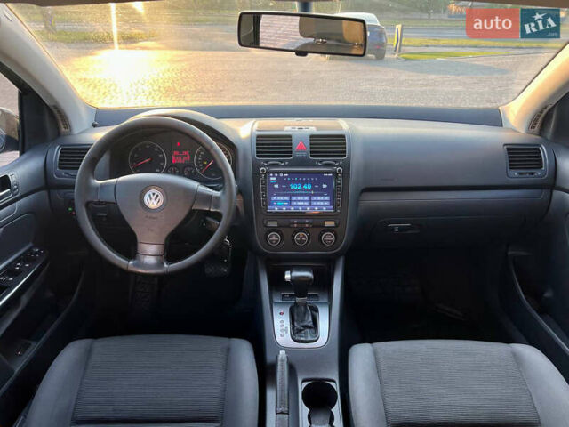 Черный Фольксваген Гольф, объемом двигателя 1.6 л и пробегом 209 тыс. км за 6300 $, фото 4 на Automoto.ua