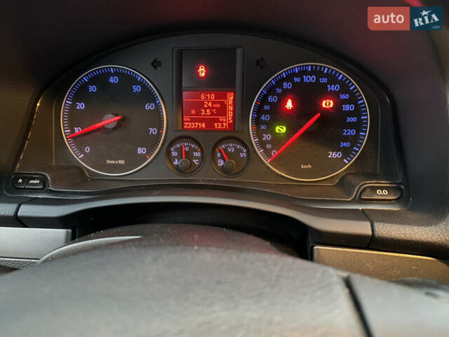 Чорний Фольксваген Гольф, об'ємом двигуна 1.6 л та пробігом 233 тис. км за 6800 $, фото 34 на Automoto.ua
