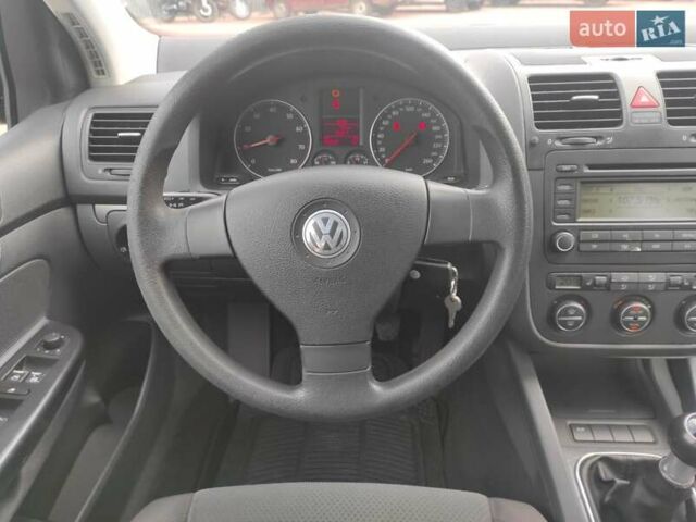 Черный Фольксваген Гольф, объемом двигателя 1.6 л и пробегом 188 тыс. км за 5500 $, фото 17 на Automoto.ua