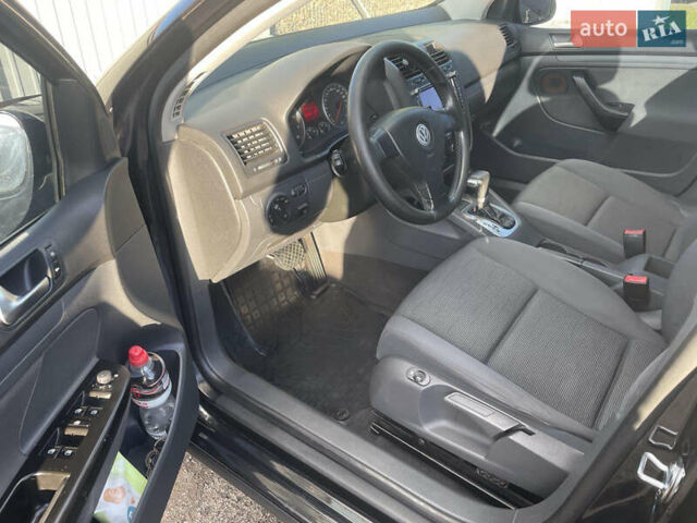 Черный Фольксваген Гольф, объемом двигателя 1.6 л и пробегом 209 тыс. км за 6300 $, фото 5 на Automoto.ua