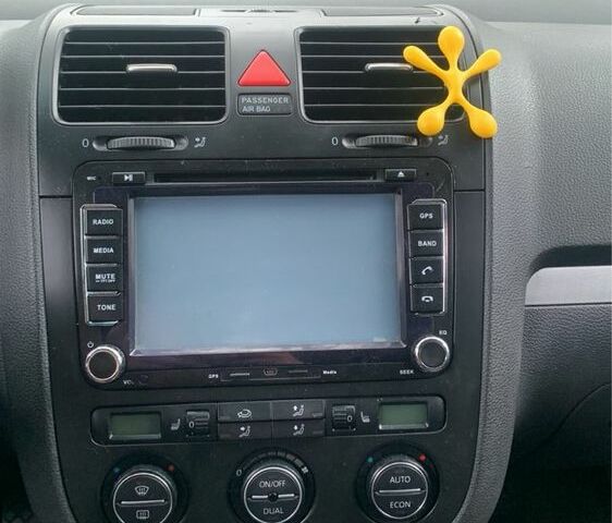 Черный Фольксваген Гольф, объемом двигателя 1.4 л и пробегом 230 тыс. км за 4500 $, фото 5 на Automoto.ua