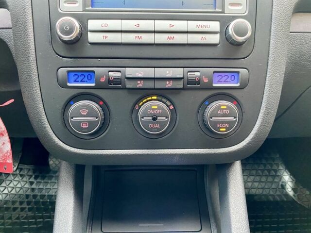 Чорний Фольксваген Гольф, об'ємом двигуна 1.4 л та пробігом 230 тис. км за 5777 $, фото 19 на Automoto.ua