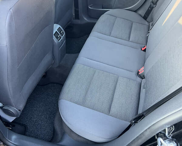 Чорний Фольксваген Гольф, об'ємом двигуна 1.6 л та пробігом 181 тис. км за 5899 $, фото 15 на Automoto.ua