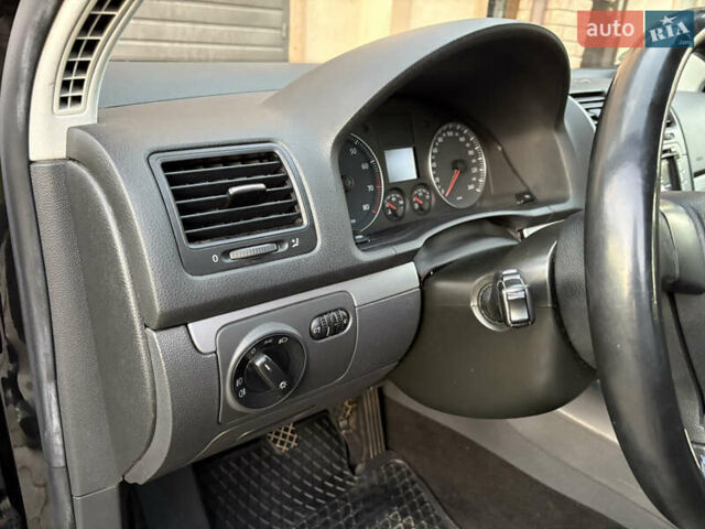 Черный Фольксваген Гольф, объемом двигателя 1.6 л и пробегом 240 тыс. км за 6150 $, фото 29 на Automoto.ua