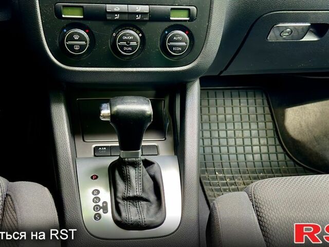 Чорний Фольксваген Гольф, об'ємом двигуна 1.6 л та пробігом 215 тис. км за 6700 $, фото 5 на Automoto.ua