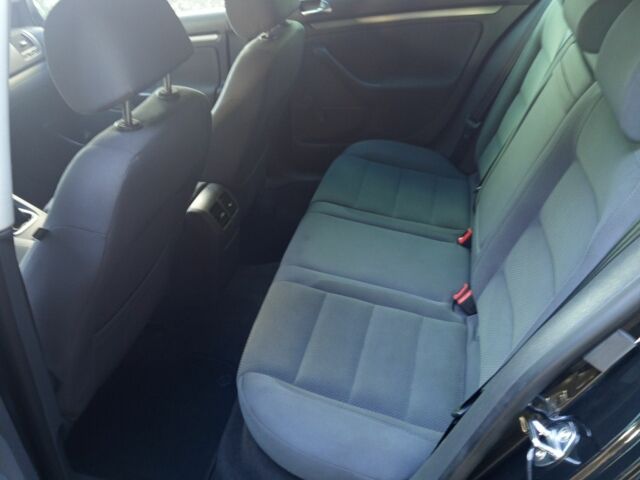 Черный Фольксваген Гольф, объемом двигателя 1.6 л и пробегом 200 тыс. км за 5300 $, фото 9 на Automoto.ua