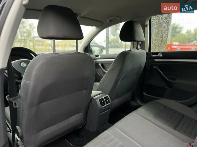 Черный Фольксваген Гольф, объемом двигателя 1.6 л и пробегом 221 тыс. км за 6600 $, фото 36 на Automoto.ua