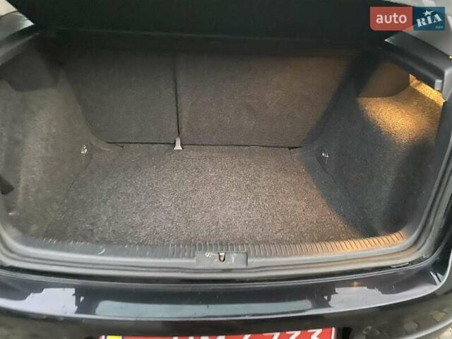 Черный Фольксваген Гольф, объемом двигателя 1.6 л и пробегом 246 тыс. км за 5200 $, фото 16 на Automoto.ua