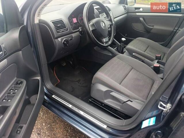 Черный Фольксваген Гольф, объемом двигателя 1.6 л и пробегом 202 тыс. км за 5999 $, фото 19 на Automoto.ua