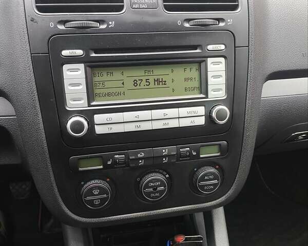 Чорний Фольксваген Гольф, об'ємом двигуна 1.4 л та пробігом 229 тис. км за 5900 $, фото 14 на Automoto.ua