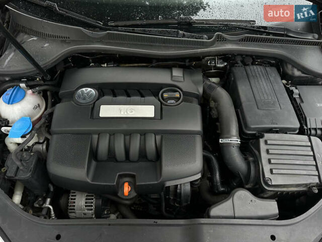 Черный Фольксваген Гольф, объемом двигателя 1.6 л и пробегом 221 тыс. км за 6600 $, фото 54 на Automoto.ua