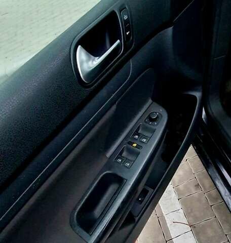 Черный Фольксваген Гольф, объемом двигателя 1.6 л и пробегом 245 тыс. км за 6100 $, фото 23 на Automoto.ua