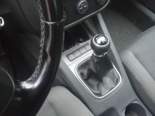 Черный Фольксваген Гольф, объемом двигателя 1.6 л и пробегом 226 тыс. км за 6500 $, фото 8 на Automoto.ua