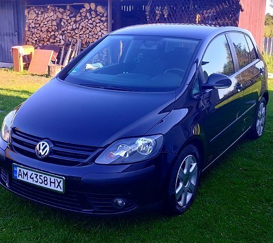 Черный Фольксваген Гольф, объемом двигателя 1.6 л и пробегом 143 тыс. км за 5900 $, фото 6 на Automoto.ua