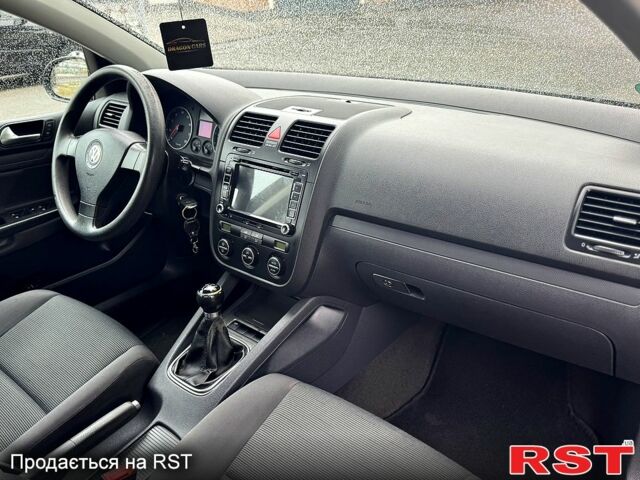 Черный Фольксваген Гольф, объемом двигателя 1.6 л и пробегом 195 тыс. км за 5700 $, фото 7 на Automoto.ua