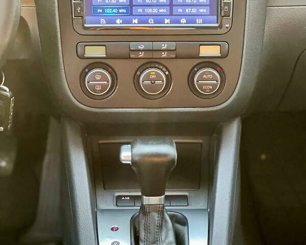 Черный Фольксваген Гольф, объемом двигателя 1.6 л и пробегом 209 тыс. км за 6300 $, фото 13 на Automoto.ua