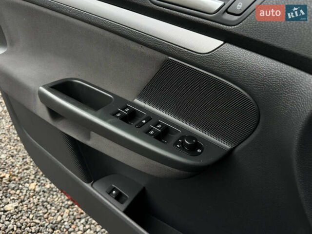 Черный Фольксваген Гольф, объемом двигателя 1.6 л и пробегом 221 тыс. км за 6600 $, фото 27 на Automoto.ua