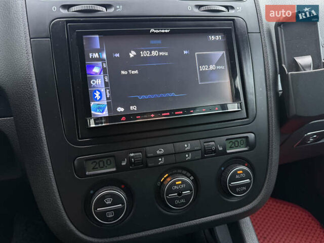 Черный Фольксваген Гольф, объемом двигателя 1.39 л и пробегом 207 тыс. км за 5599 $, фото 8 на Automoto.ua