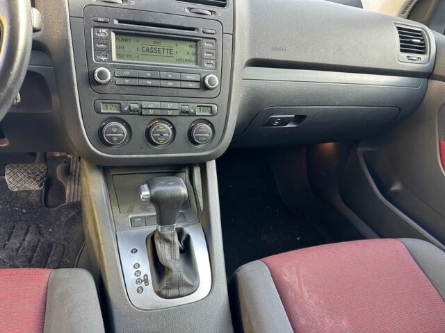 Черный Фольксваген Гольф, объемом двигателя 1.6 л и пробегом 207 тыс. км за 6700 $, фото 7 на Automoto.ua