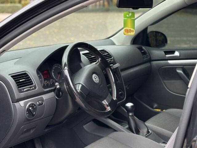 Черный Фольксваген Гольф, объемом двигателя 1.6 л и пробегом 201 тыс. км за 6400 $, фото 7 на Automoto.ua