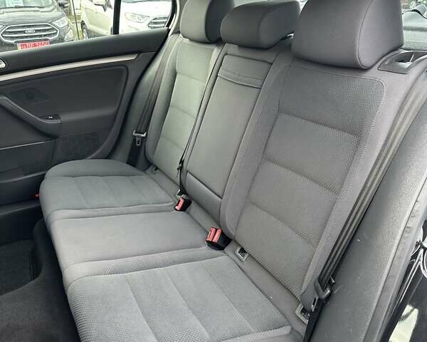 Черный Фольксваген Гольф, объемом двигателя 1.6 л и пробегом 194 тыс. км за 6500 $, фото 17 на Automoto.ua