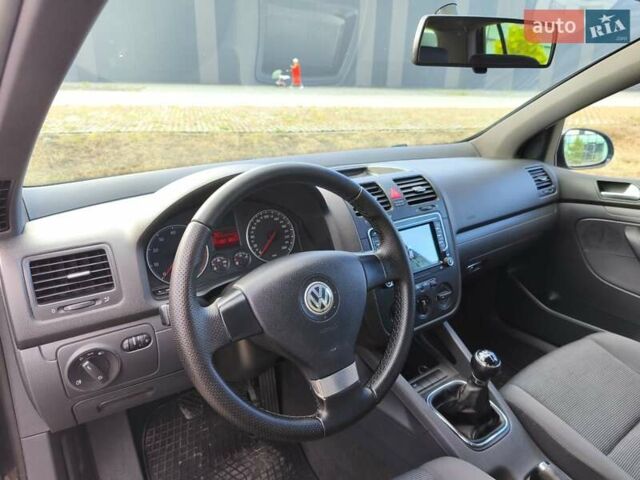 Фольксваген Гольф 2006 в Хмельницком на Automoto.ua Черный Фольксваген Гольф, объемом двигателя 1.6 л и пробегом 247 тыс. км за 6400 $, фото 65 на Automoto.ua