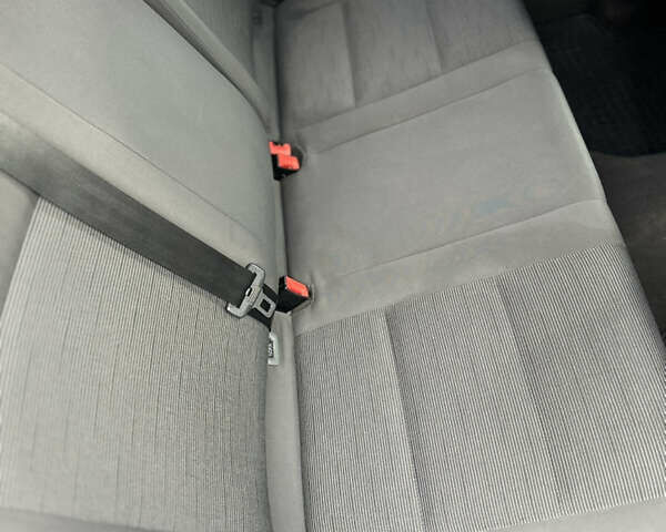 Черный Фольксваген Гольф, объемом двигателя 1.4 л и пробегом 234 тыс. км за 4500 $, фото 10 на Automoto.ua