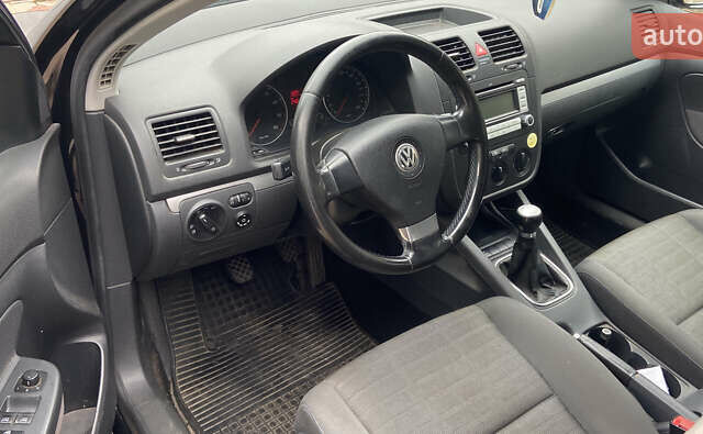 Черный Фольксваген Гольф, объемом двигателя 1.6 л и пробегом 246 тыс. км за 6500 $, фото 6 на Automoto.ua