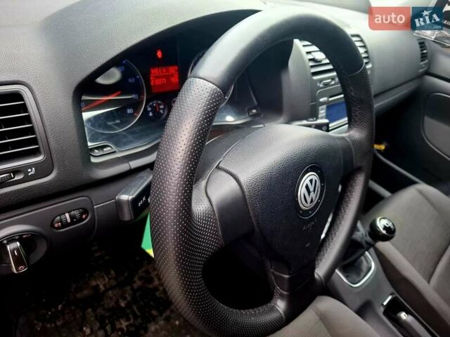 Черный Фольксваген Гольф, объемом двигателя 1.6 л и пробегом 219 тыс. км за 6400 $, фото 4 на Automoto.ua