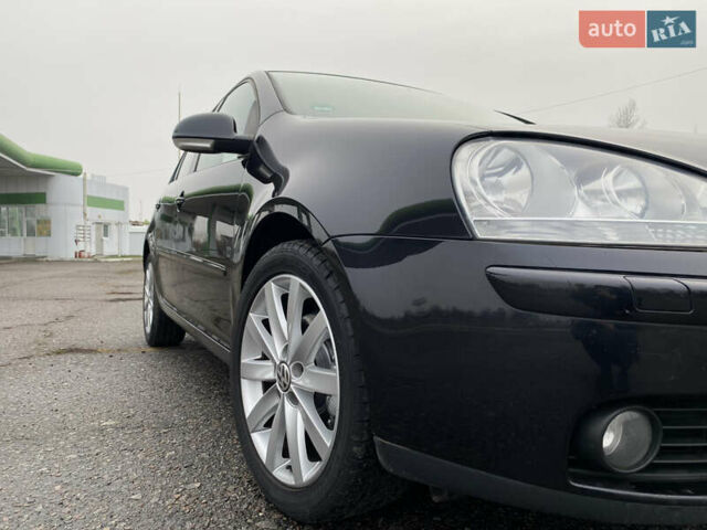 Черный Фольксваген Гольф, объемом двигателя 1.4 л и пробегом 220 тыс. км за 5900 $, фото 1 на Automoto.ua