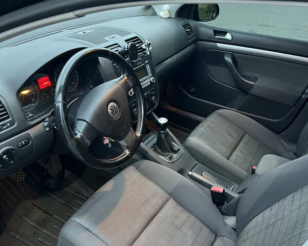 Черный Фольксваген Гольф, объемом двигателя 1.6 л и пробегом 195 тыс. км за 5900 $, фото 13 на Automoto.ua