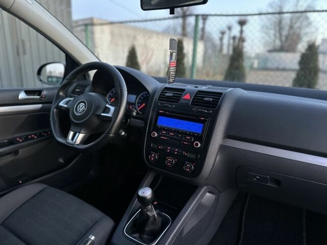 Черный Фольксваген Гольф, объемом двигателя 1.4 л и пробегом 271 тыс. км за 5700 $, фото 7 на Automoto.ua