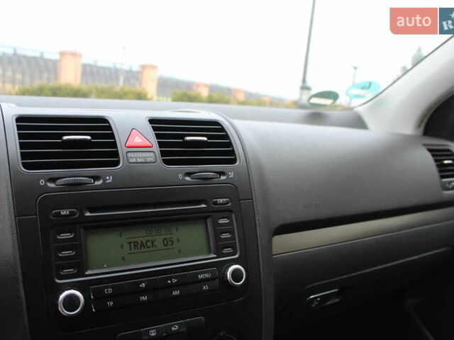 Чорний Фольксваген Гольф, об'ємом двигуна 1.6 л та пробігом 205 тис. км за 5690 $, фото 43 на Automoto.ua