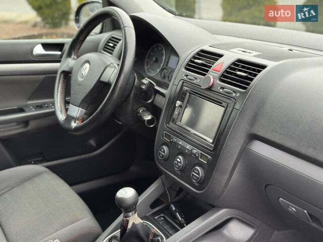 Черный Фольксваген Гольф, объемом двигателя 1.6 л и пробегом 195 тыс. км за 5150 $, фото 20 на Automoto.ua
