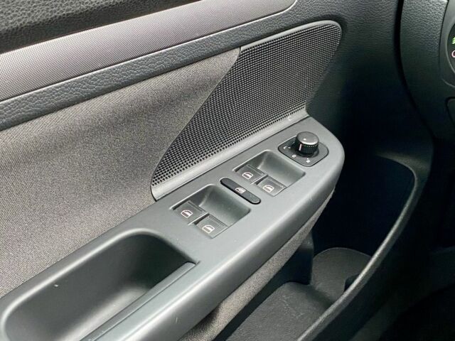 Чорний Фольксваген Гольф, об'ємом двигуна 1.4 л та пробігом 230 тис. км за 5777 $, фото 10 на Automoto.ua