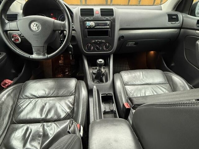 Черный Фольксваген Гольф, объемом двигателя 0 л и пробегом 300 тыс. км за 2800 $, фото 5 на Automoto.ua