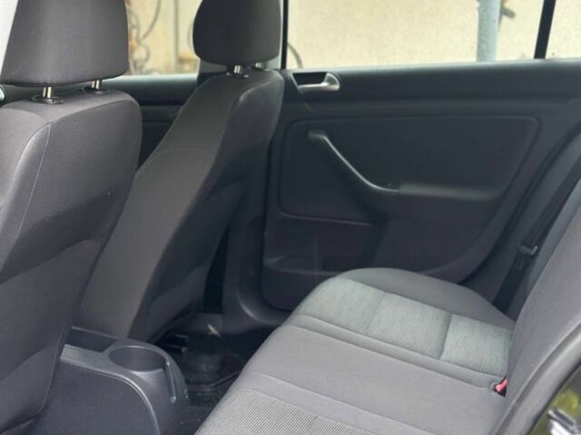 Черный Фольксваген Гольф, объемом двигателя 1.4 л и пробегом 260 тыс. км за 4900 $, фото 6 на Automoto.ua