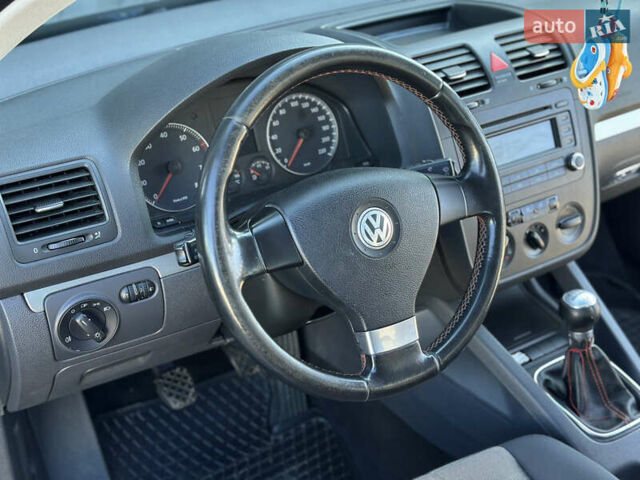 Черный Фольксваген Гольф, объемом двигателя 1.4 л и пробегом 278 тыс. км за 4500 $, фото 13 на Automoto.ua