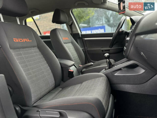 Черный Фольксваген Гольф, объемом двигателя 1.6 л и пробегом 221 тыс. км за 6600 $, фото 46 на Automoto.ua