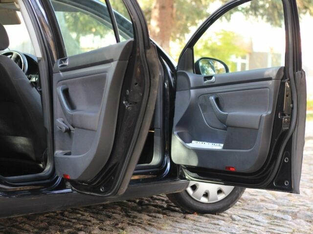 Чорний Фольксваген Гольф, об'ємом двигуна 0 л та пробігом 220 тис. км за 5000 $, фото 5 на Automoto.ua